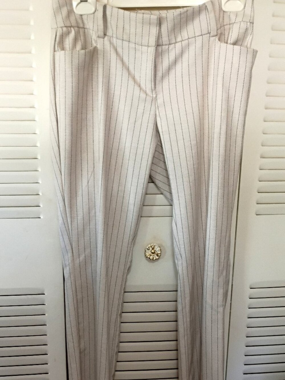NY & CO 7th Avenue Design Studio Beige Pinstripe Boot Cut Mid Rise Pants 4P 4 P